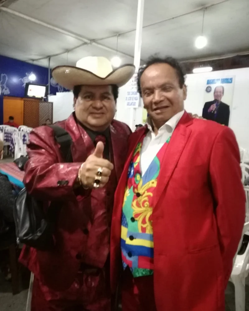 El Maestro Huachano con artista