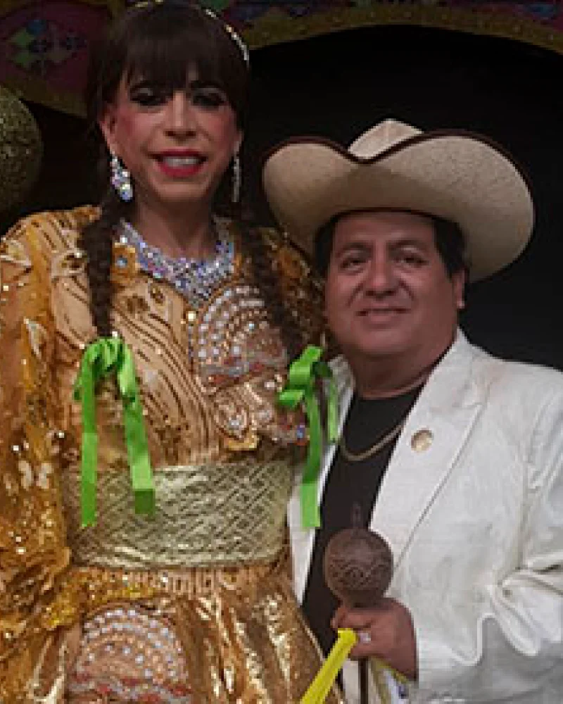 El Maestro Huachano con artista
